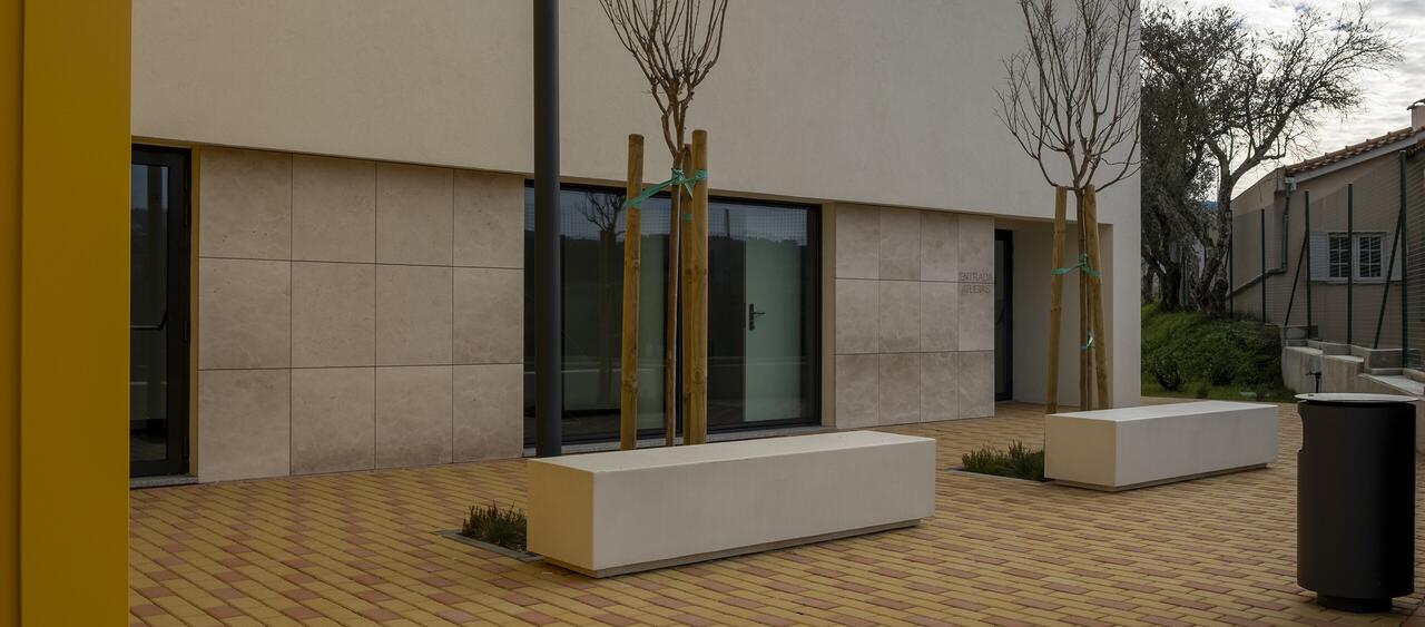 fotografia do pavilh&atilde;o desportivo de armamar